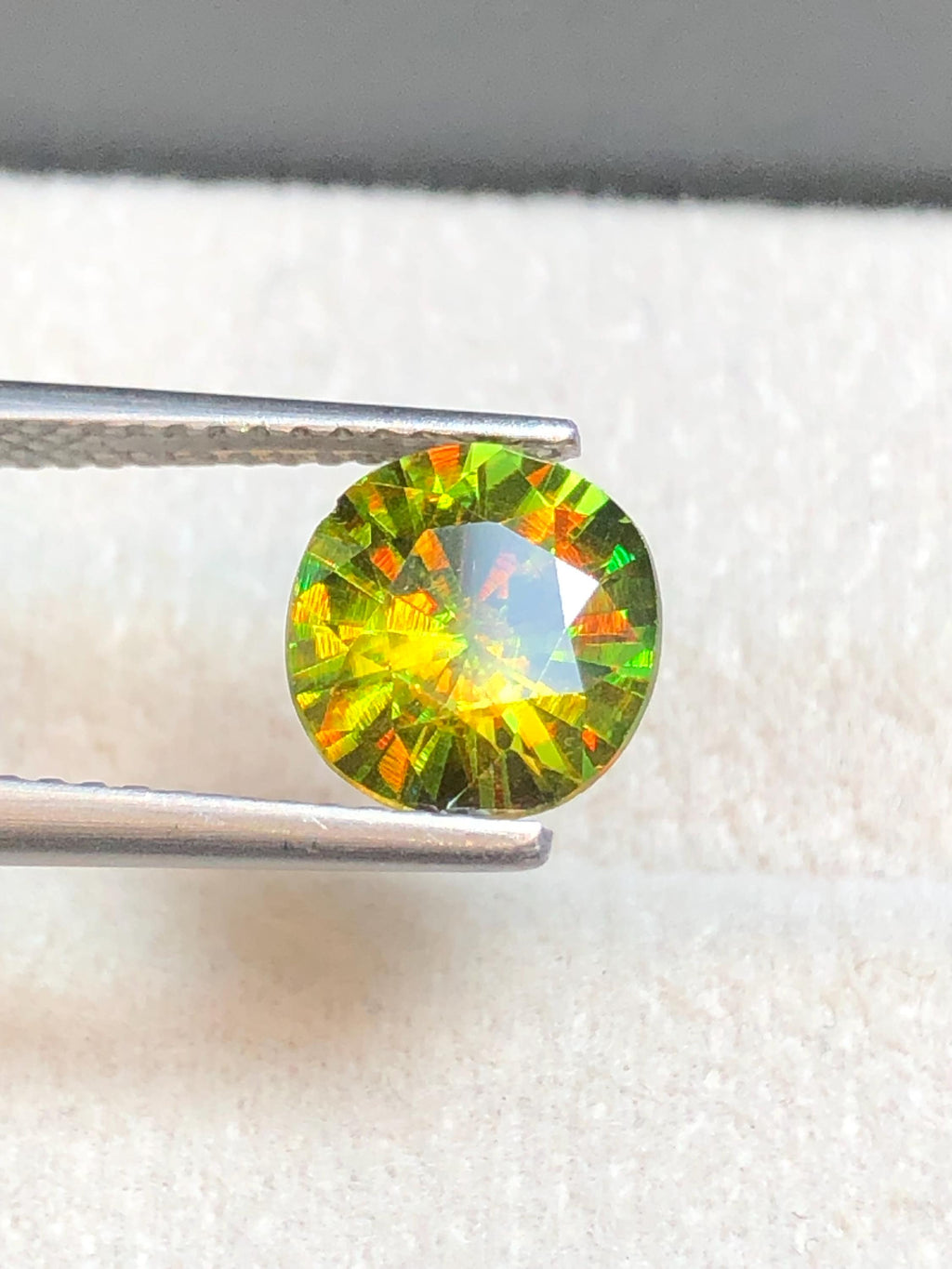 Chrome Sphene 1.65ct Round Cut – Madagascar • Full Fire