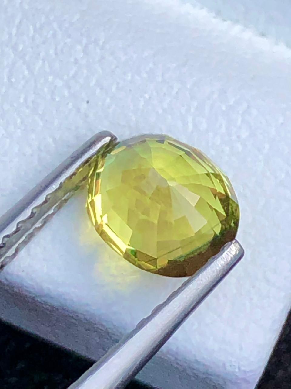 Bi-Color Sapphire Gemstone: 1.50 ct Natural Corundum, Faceted Jewelry Stone