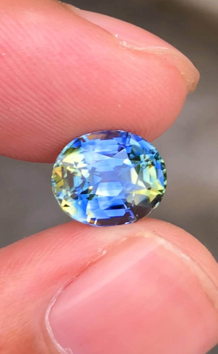 Bi colour top Sapphire 4.17 carat-Blue Bi Color