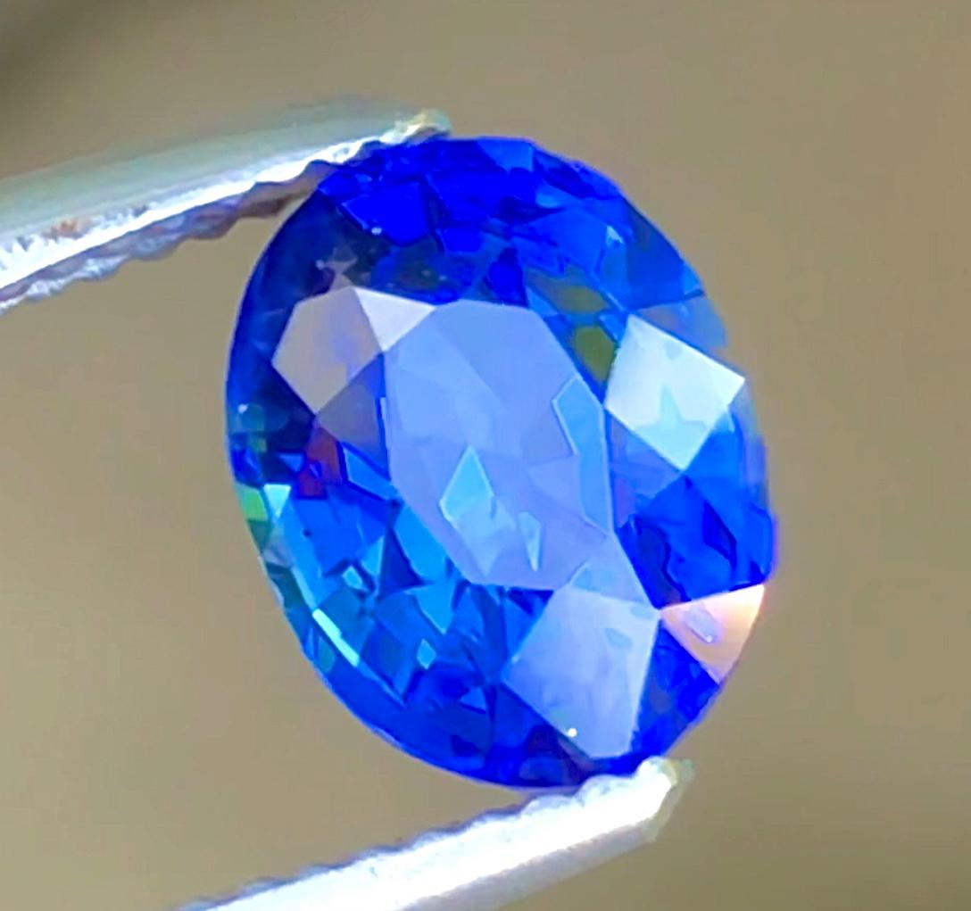 Royal Blue Sapphire 1.10ct Oval Cut with Certificate – Madagascar Origin