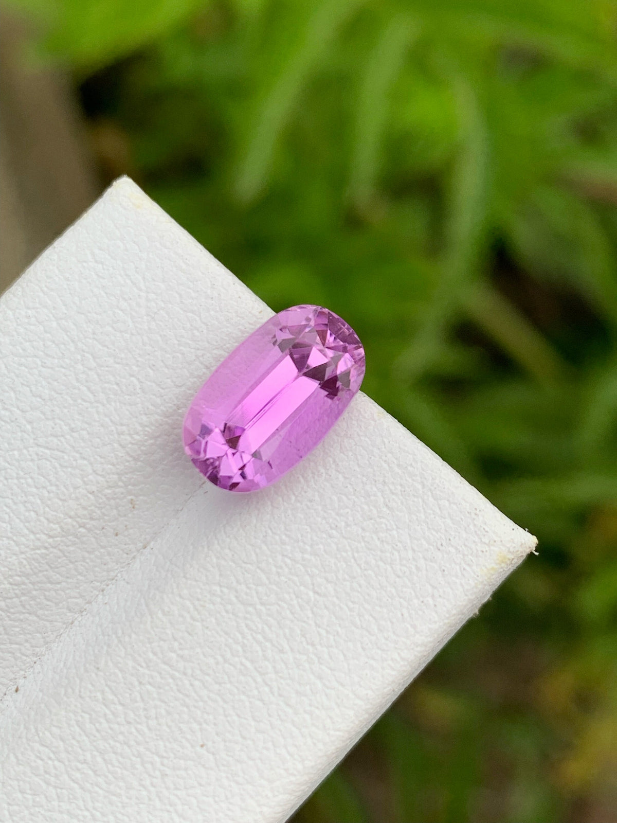 Lavender Pink Kunzite Gemstone: Oval Faceted Cut, 4.75 CT
