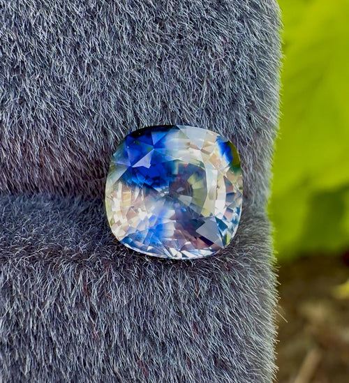 Bi Color Sapphire 4.40 ct Cushion Cut – sapphire Gem from Sri Lanka