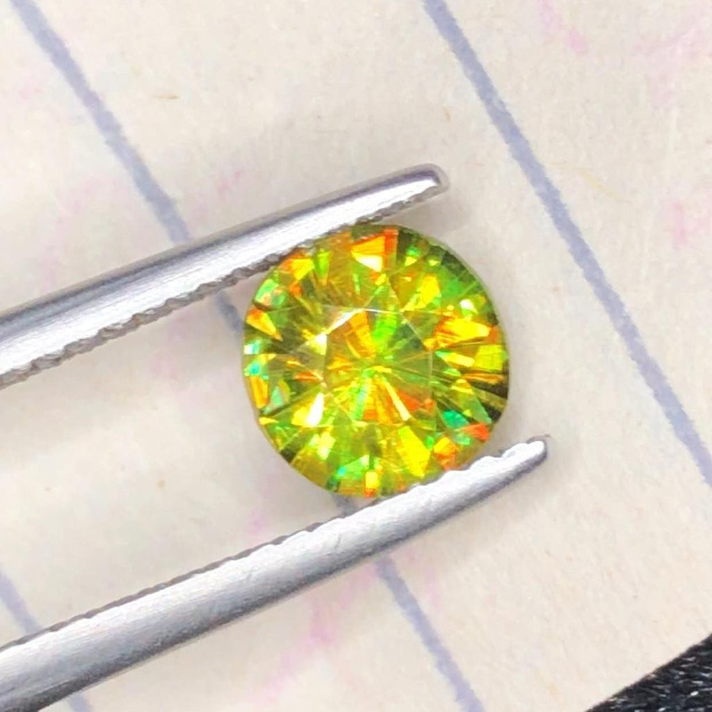 Chrome Sphene 0.90ct Round Cut with Vibrant Fire – Pakistan