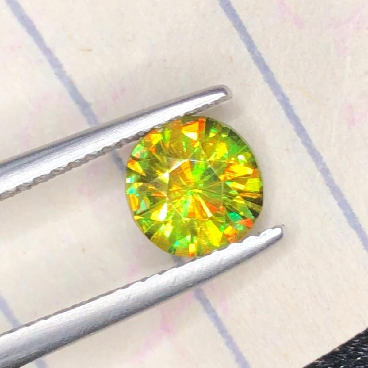 Chrome Sphene 0.90ct Round Cut with Vibrant Fire – Pakistan