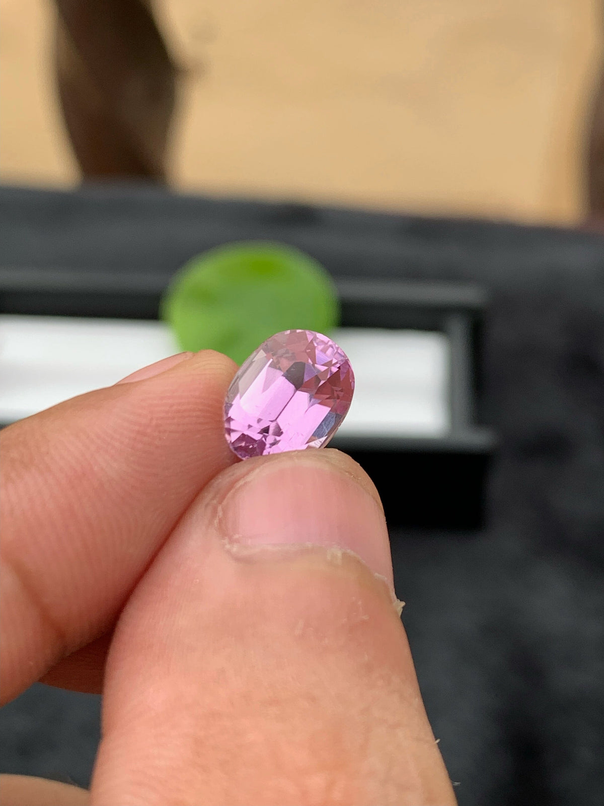 Lilac Pink Kunzite Gemstone: Flawless Oval Cut, 4.10 CT