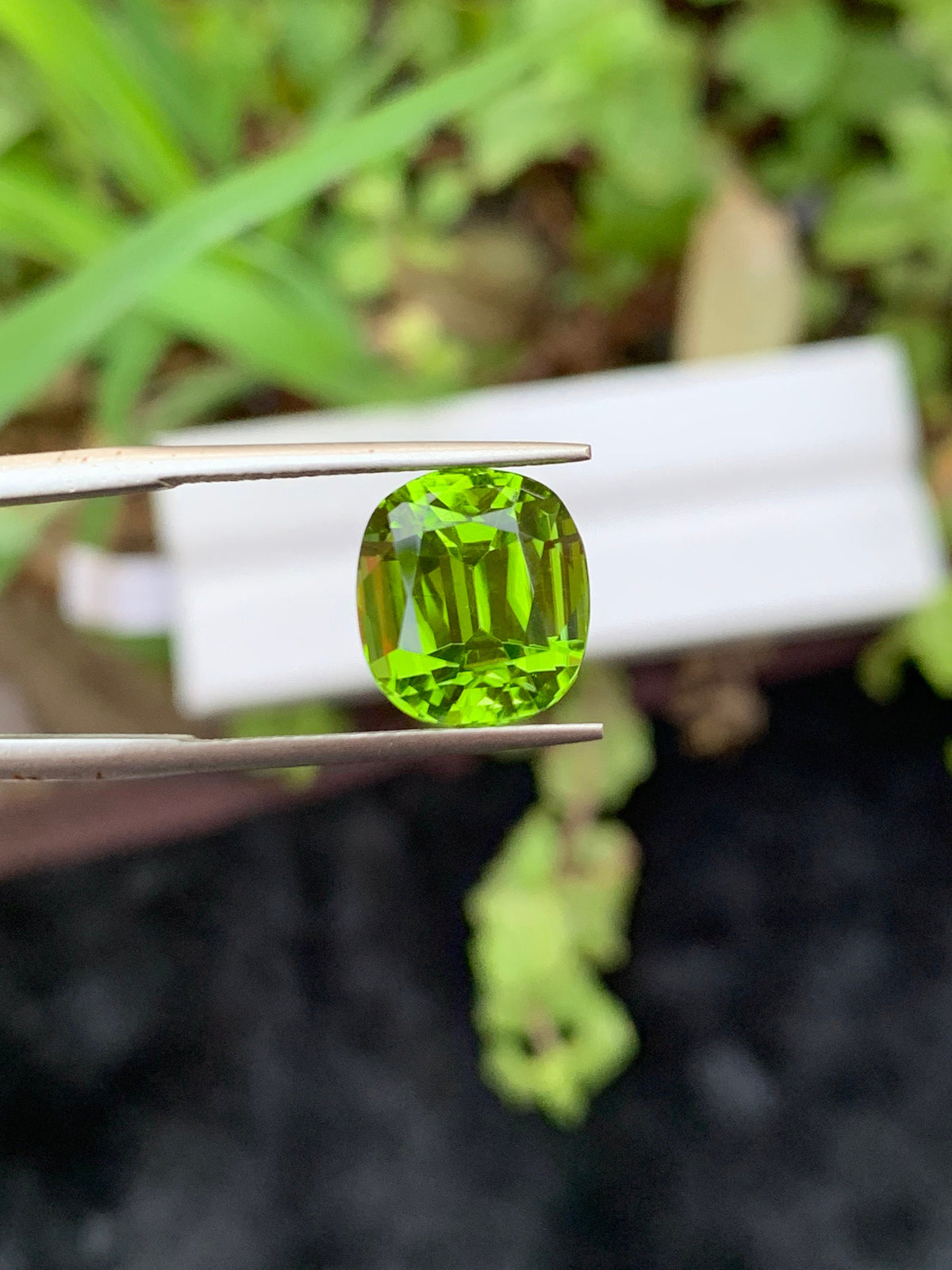 Cushion Cut Olive Peridot Gemstone: Natural VVS Clarity, 6.35 Carat
