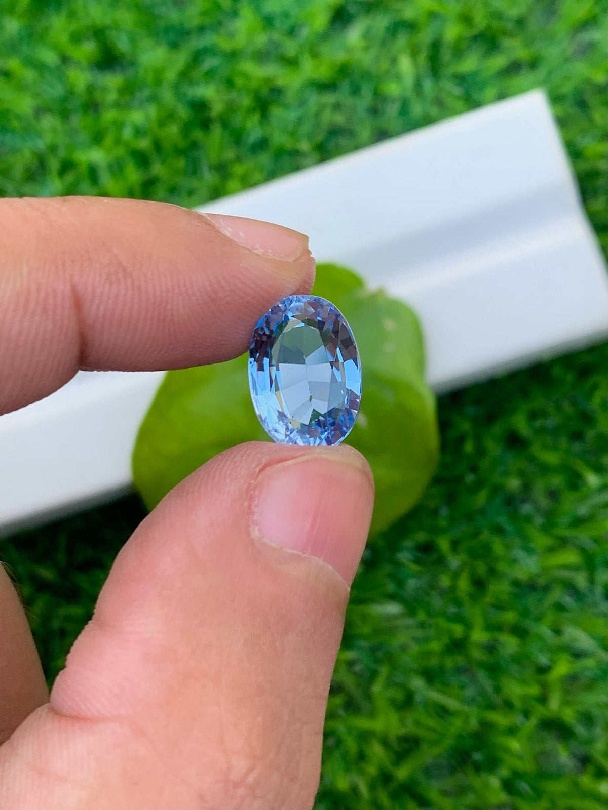 Santa Maria Aquamarine Gemstone: 5.25 CT Deep Blue Oval Cut Stone