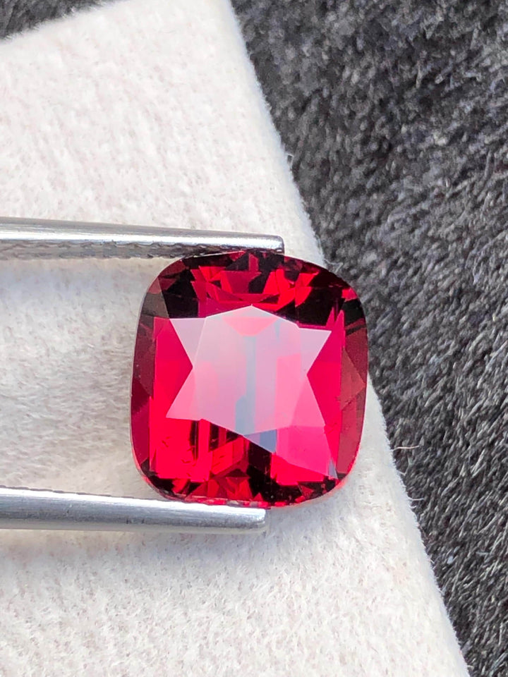 Tanga Mine Rhodolite Garnet 4.81ct Cushion Cut – Raspberry-Tone Tanzanian Gemstone