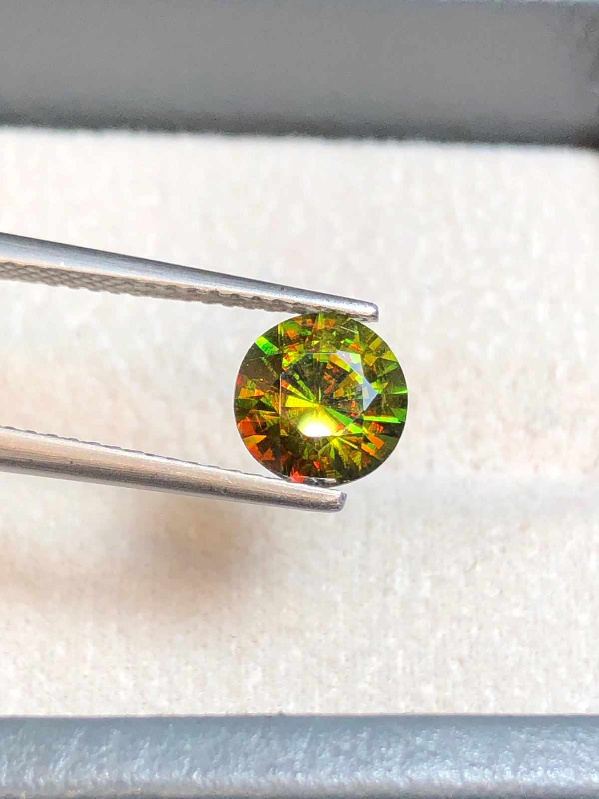 Chrome Sphene 1.44ct Round Cut – Madagascar • Full Fire