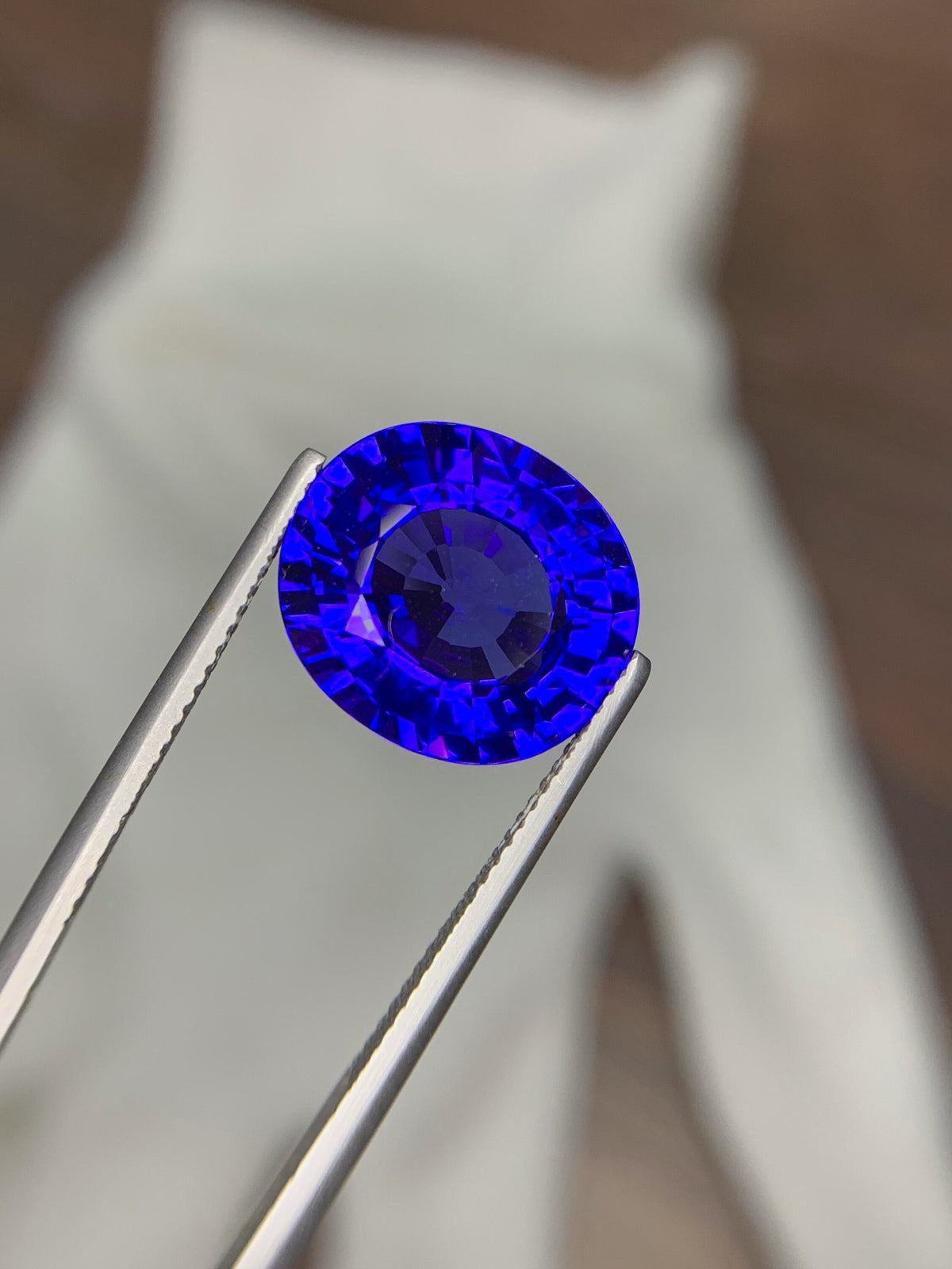 Oval Tanzanite Gemstone: 10.05 Carat Certified Loose Stone