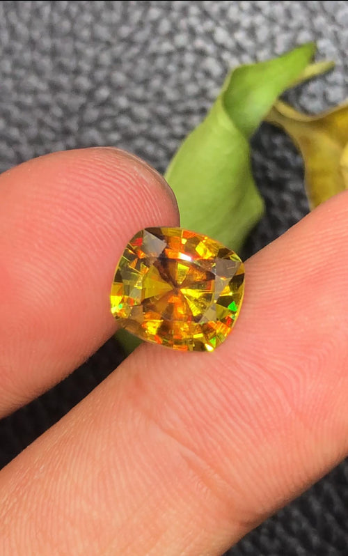 3.15 Carat Nugget Green Sphene Gemstone: AAA Quality, Natural Origin