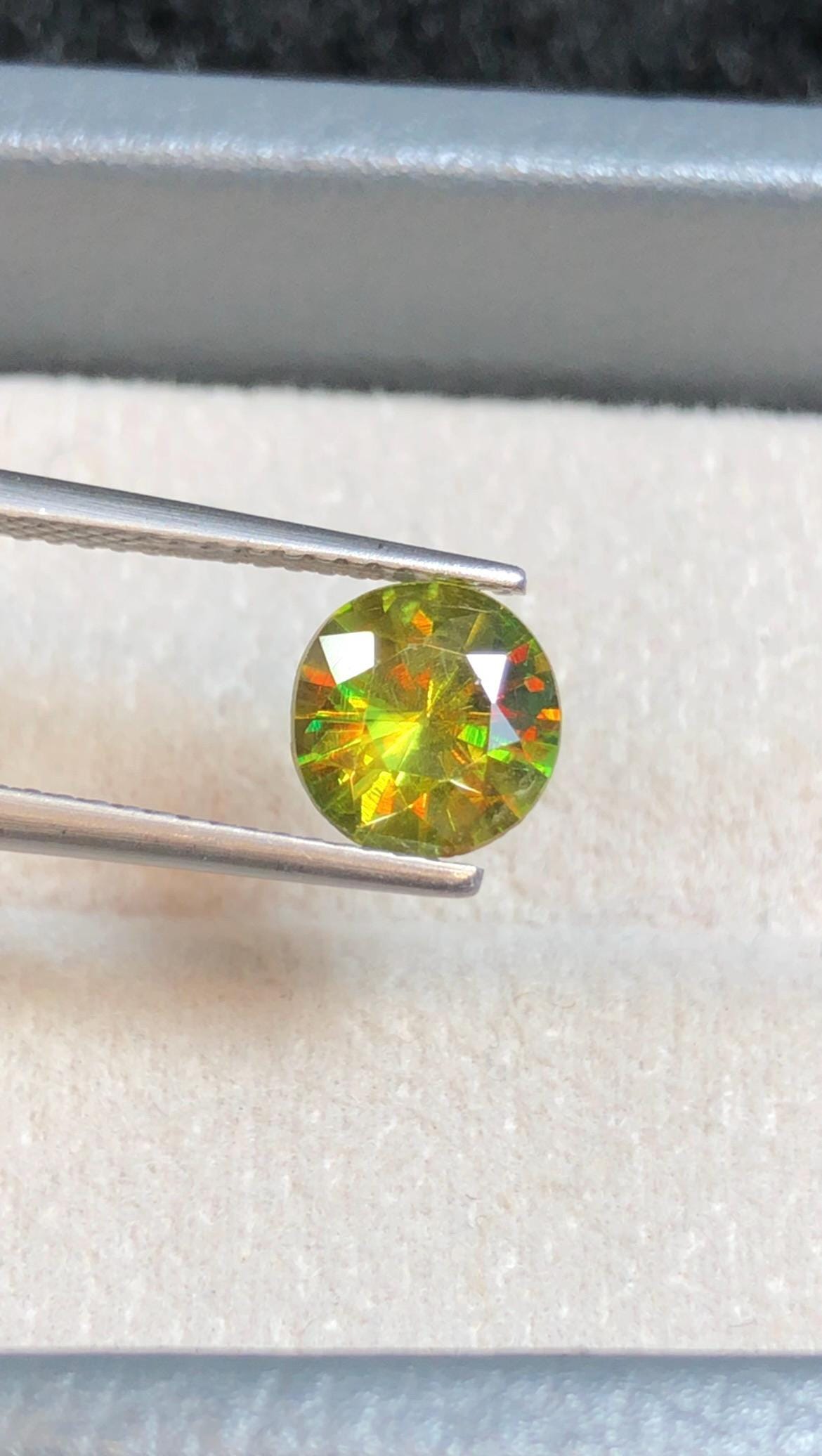 Chrome Sphene 1.20ct Round Cut – Madagascar • Full Fire