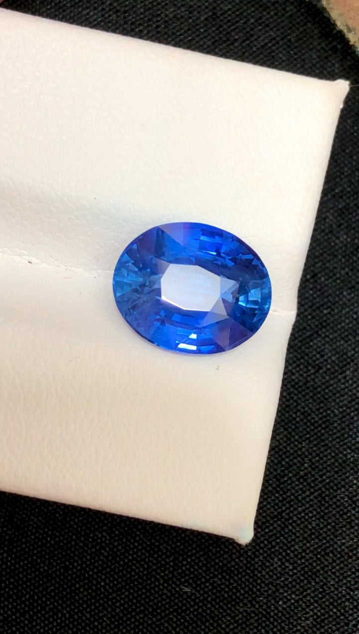 Royal Blue Sapphire Gemstone: 5 Carat Oval Cut, Sri Lankan Ceylon