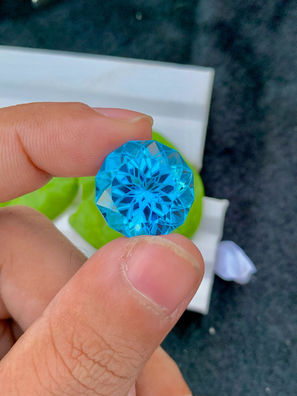 Swiss Blue Topaz Gemstone: Round Faceted Cut, 27.10 CT