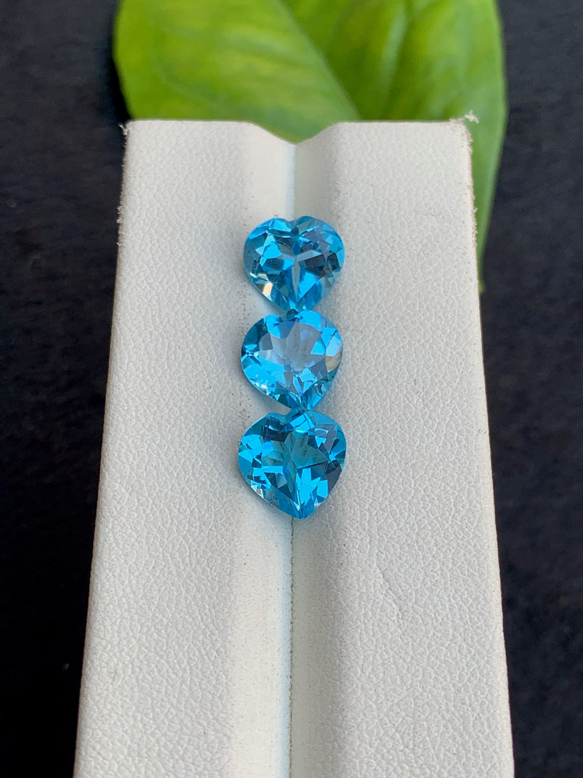 Swiss Blue Topaz Heart: 9.60 Carat Loose Gemstone Set