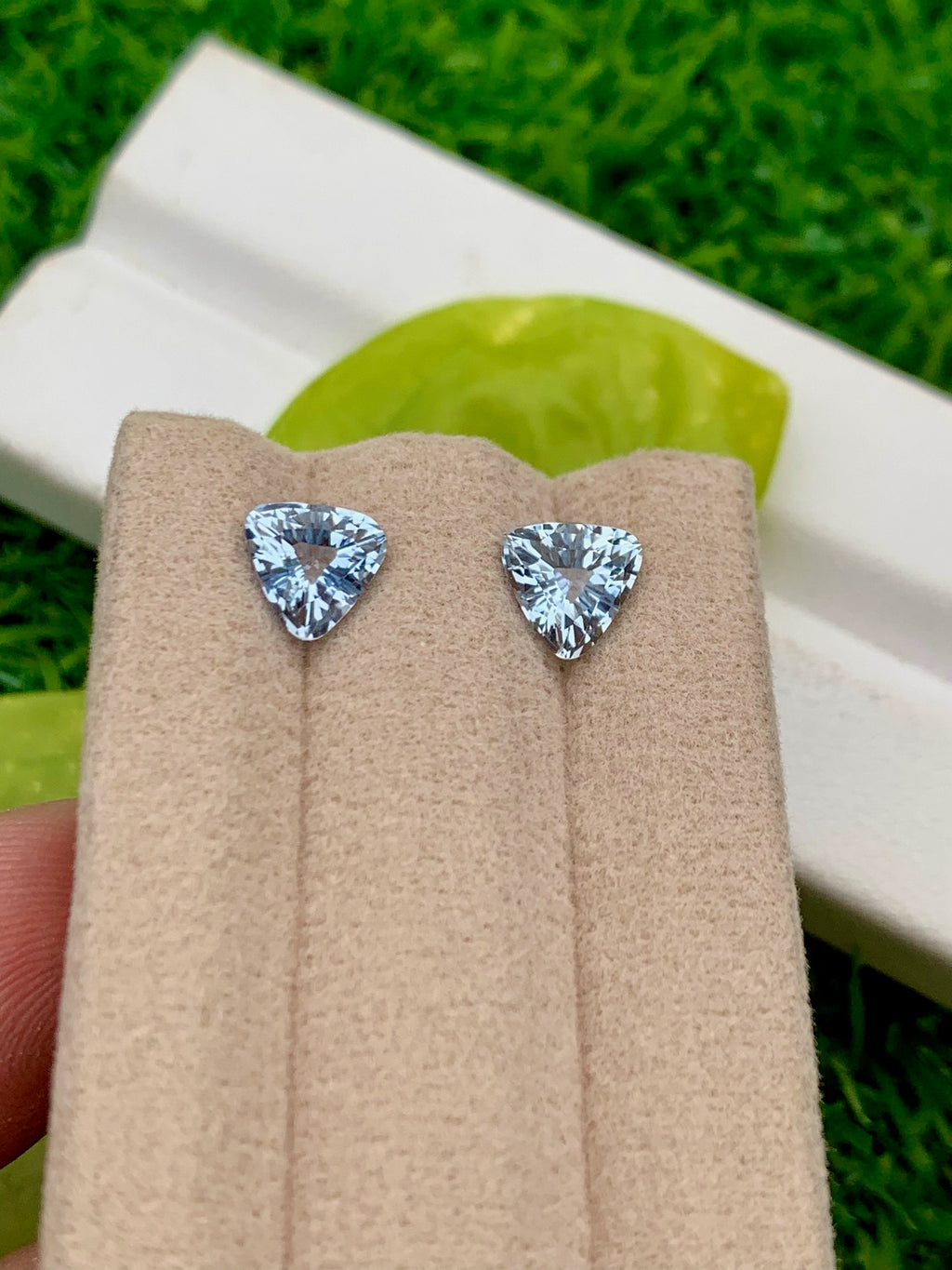 Santa Maria Blue Aquamarine Gemstone Pair: Trillion Cut, 1.90 CT