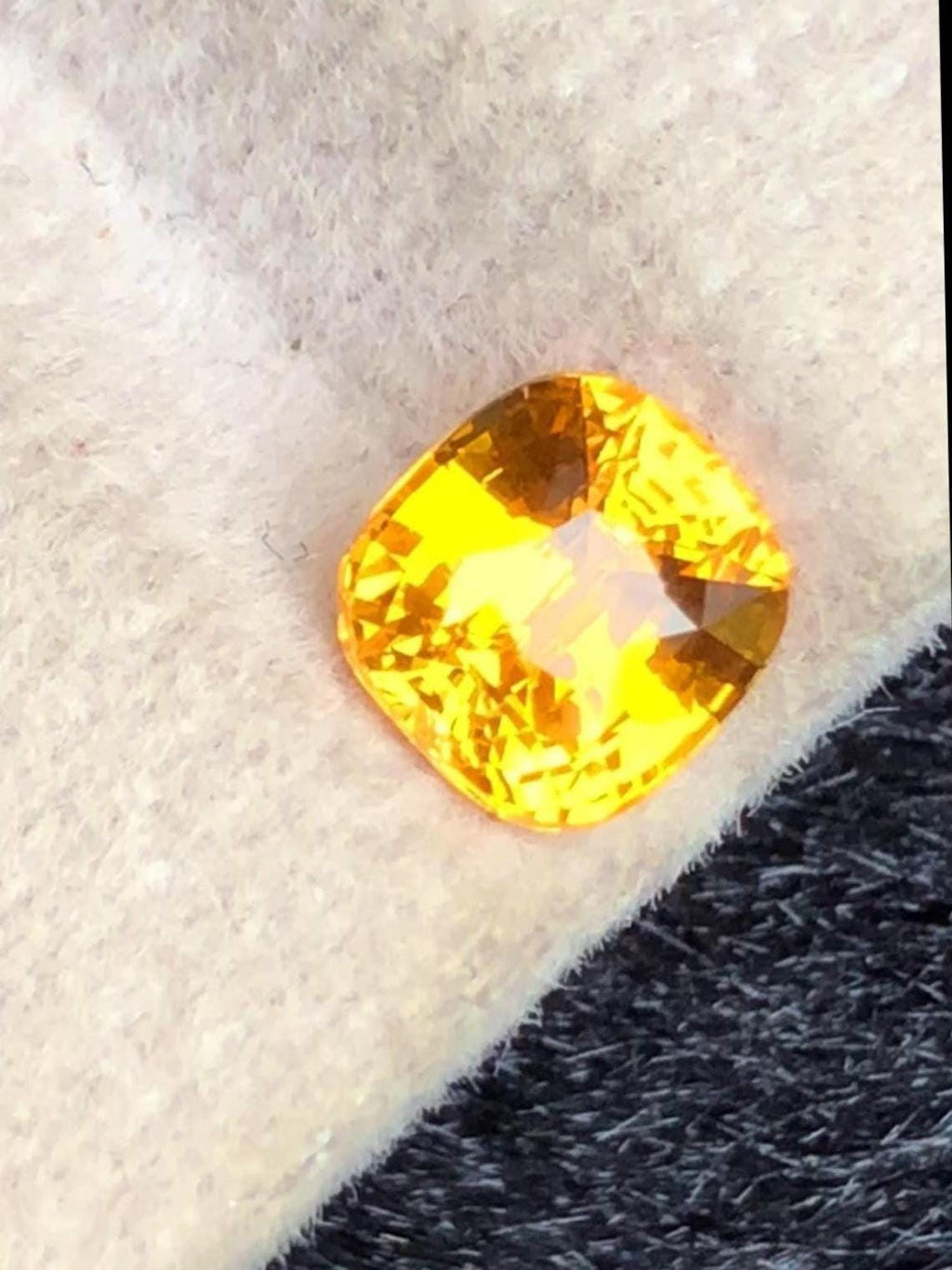 Yellow Sapphire 1.05ct Cushion Cut – Vibrant Gem from Sri Lanka