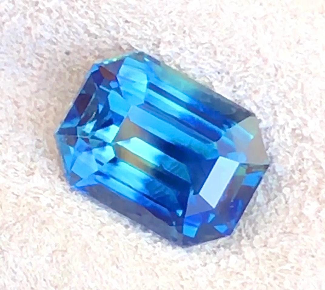 Certified Unusual BiColor Teal Sapphire,Lagoon/Ink Blue NO HEAT Sapphire