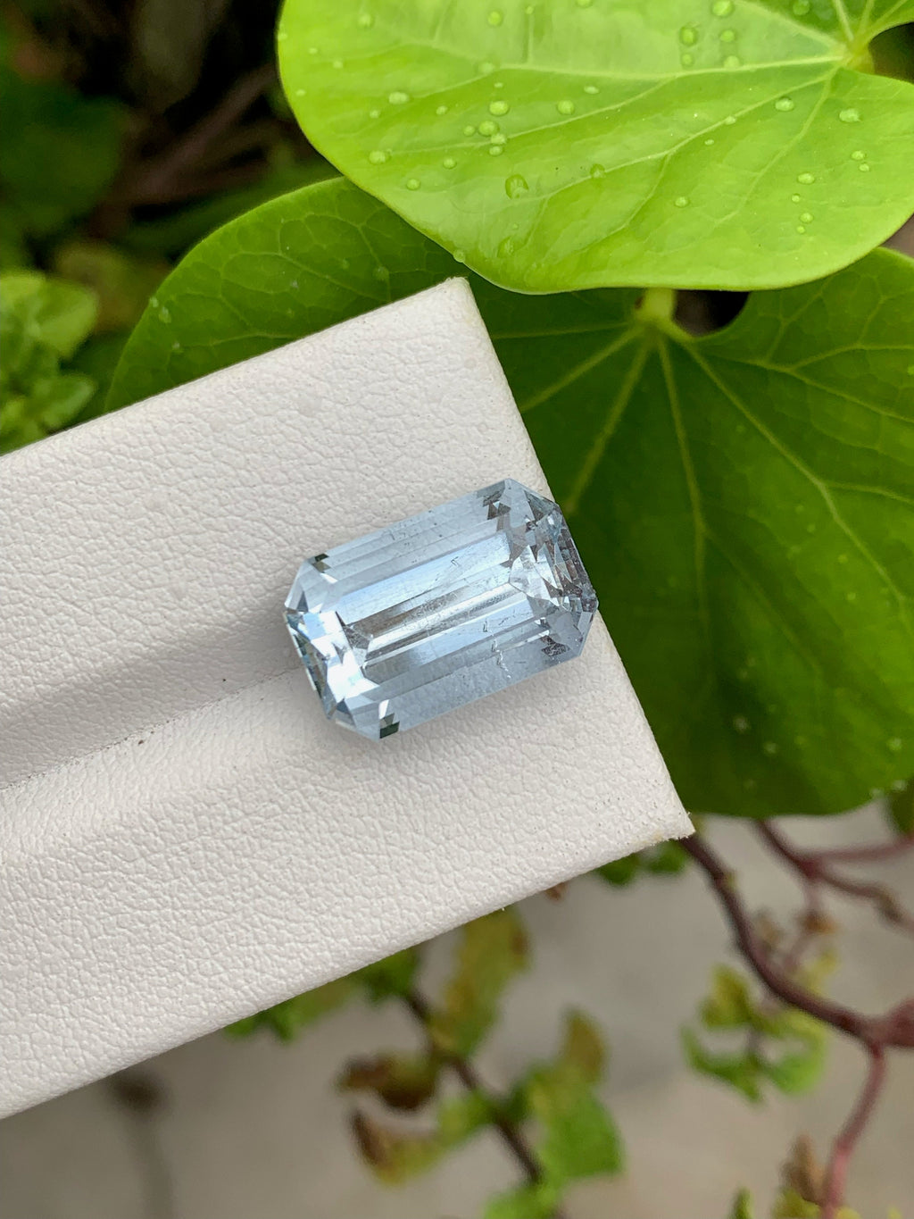 Santa Maria Aquamarine Gemstone: Emerald Cut, 10.20 CT, VVS Flawless