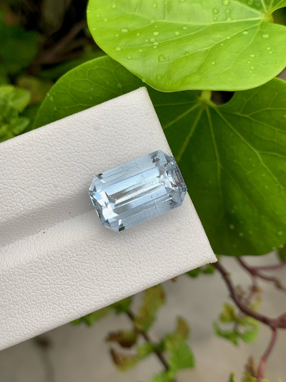 Santa Maria Aquamarine Gemstone: Emerald Cut, 10.20 CT, VVS Flawless