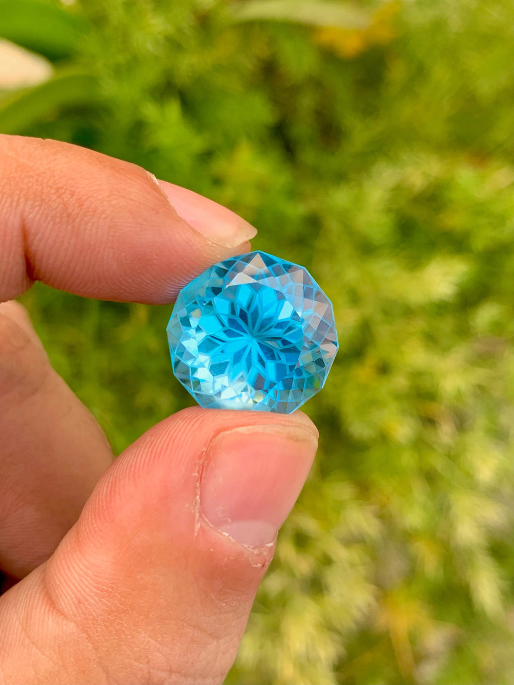 Swiss Blue Topaz Gemstone: Round Faceted Cut, 26.60 CT
