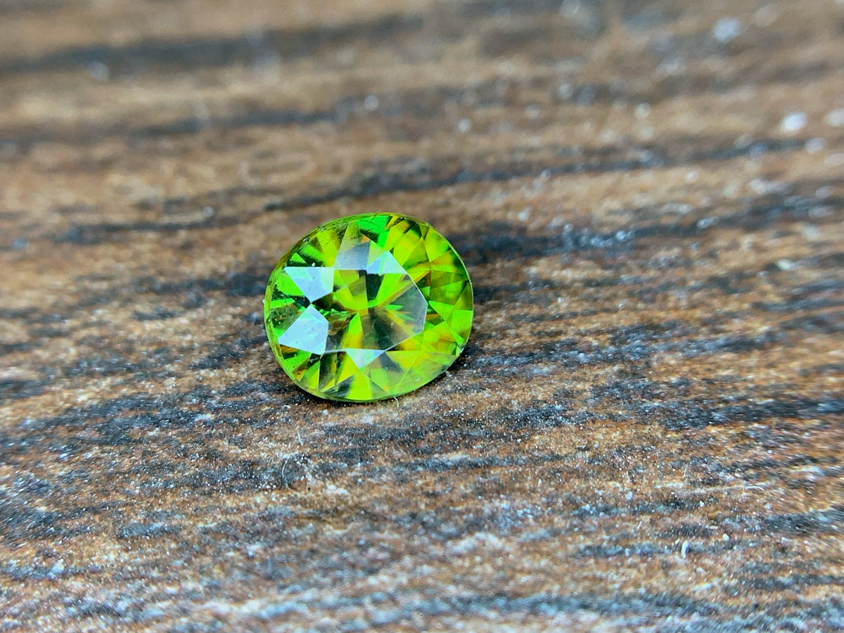 Natural Fire Sphene Gemstone: Round Cut, 0.95 ct, Himalayan Origin