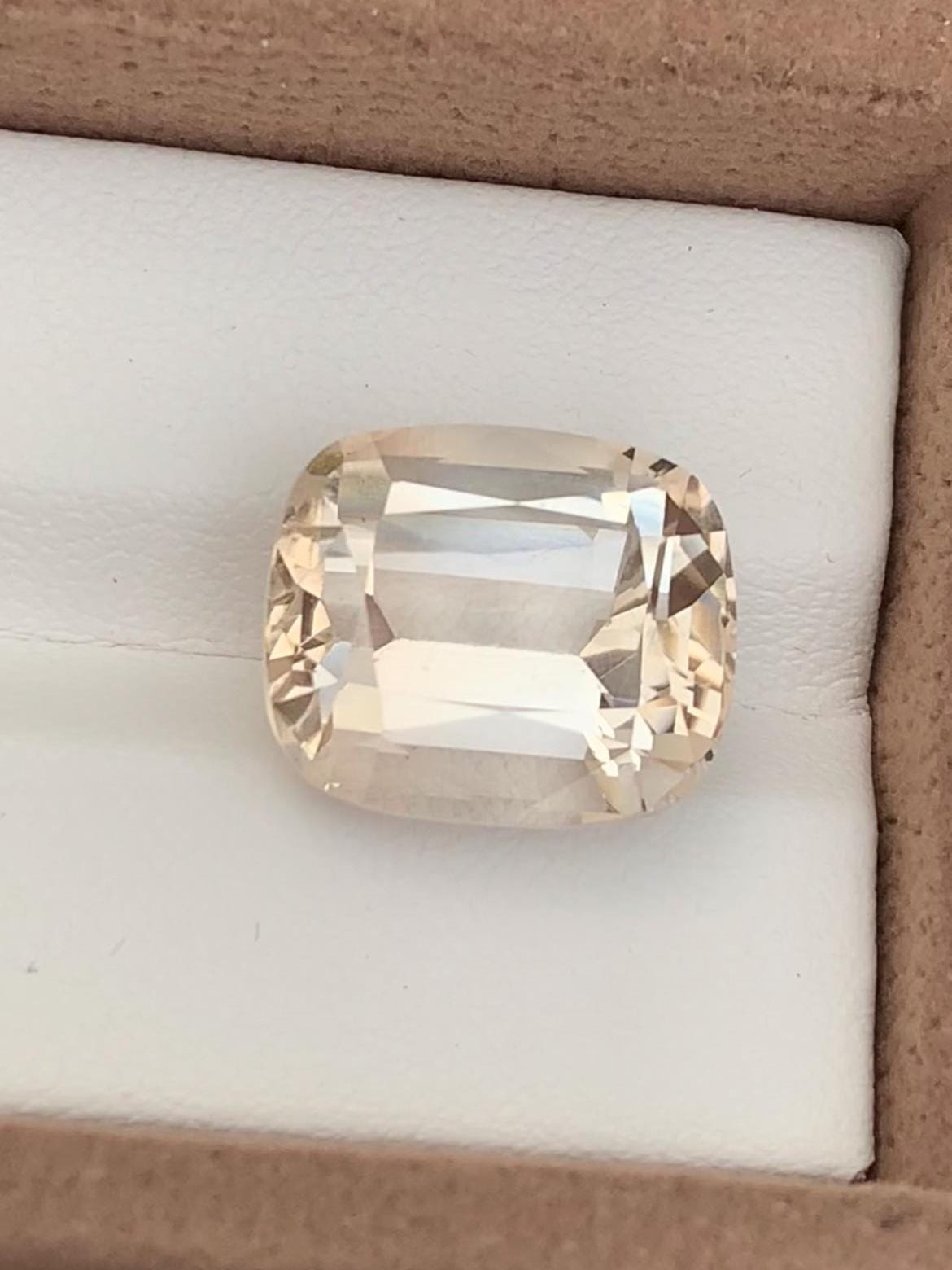 Golden Topaz 15.80ct Cushion Cut – Skardu Pakistan