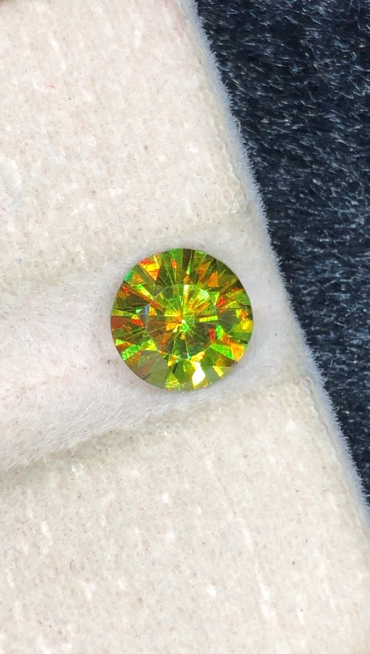 Chrome Sphene 1.05ct — Round Faceted, Skardu Pakistan