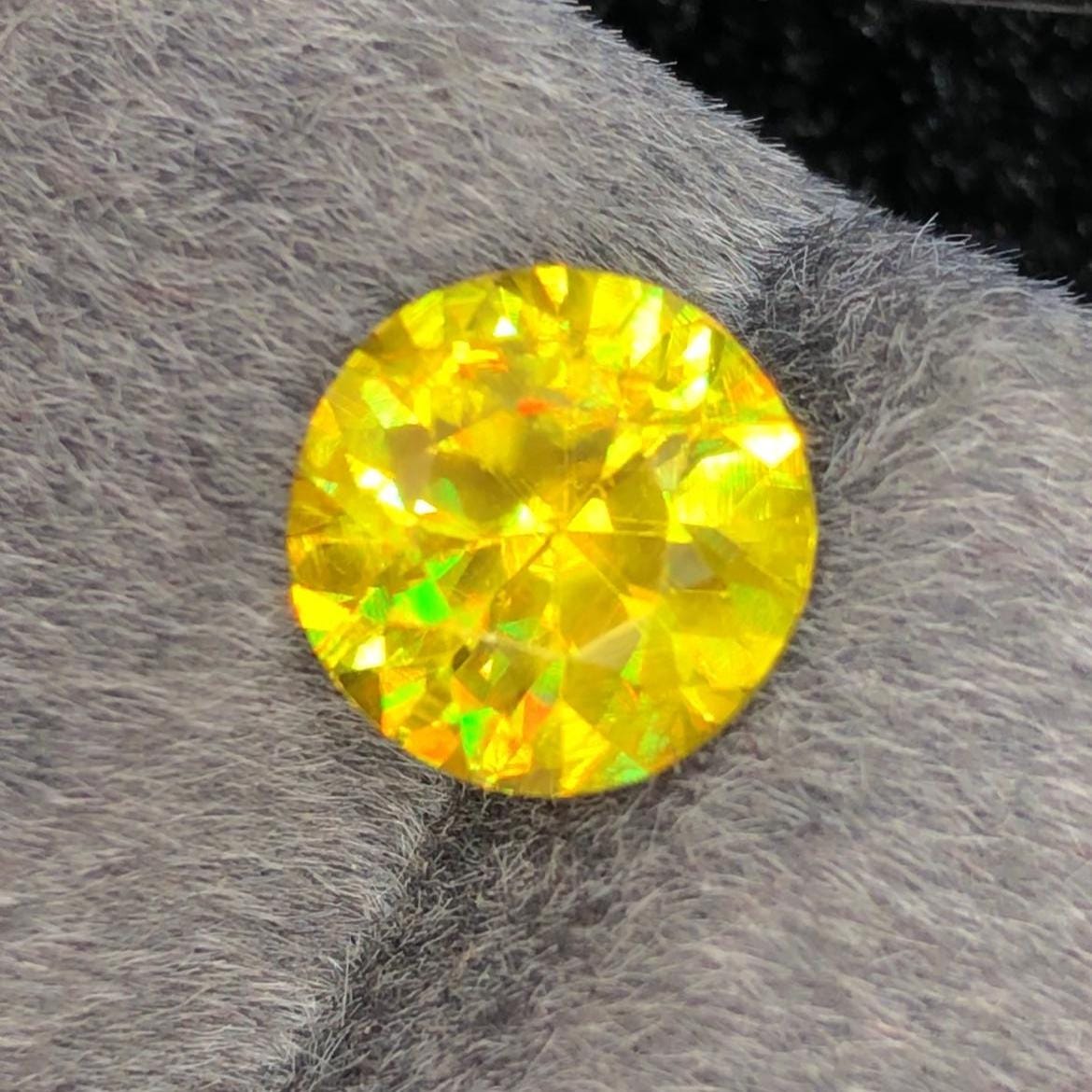 Yellow Sphene 3.85ct Round Cut – Pakistan