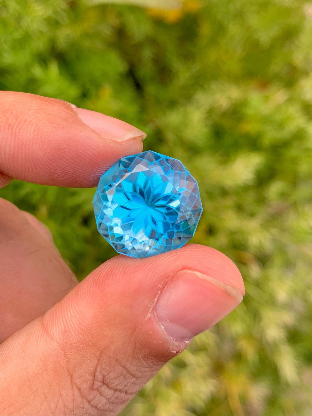 Swiss Blue Topaz Gemstone: Round Faceted Cut, 26.60 CT