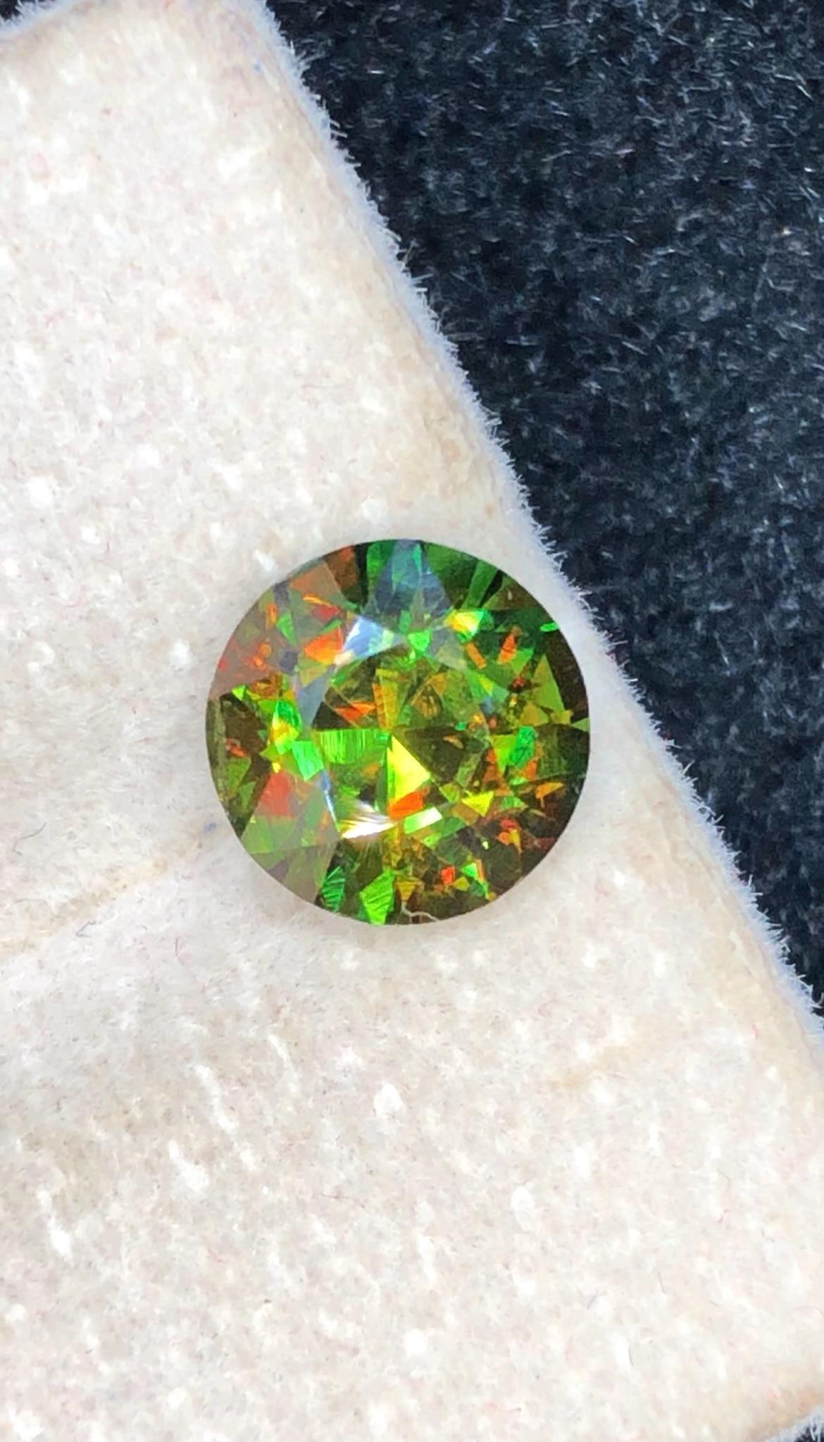 Chrome Sphene 1.90ct Round Cut – Madagascar • Full Fire