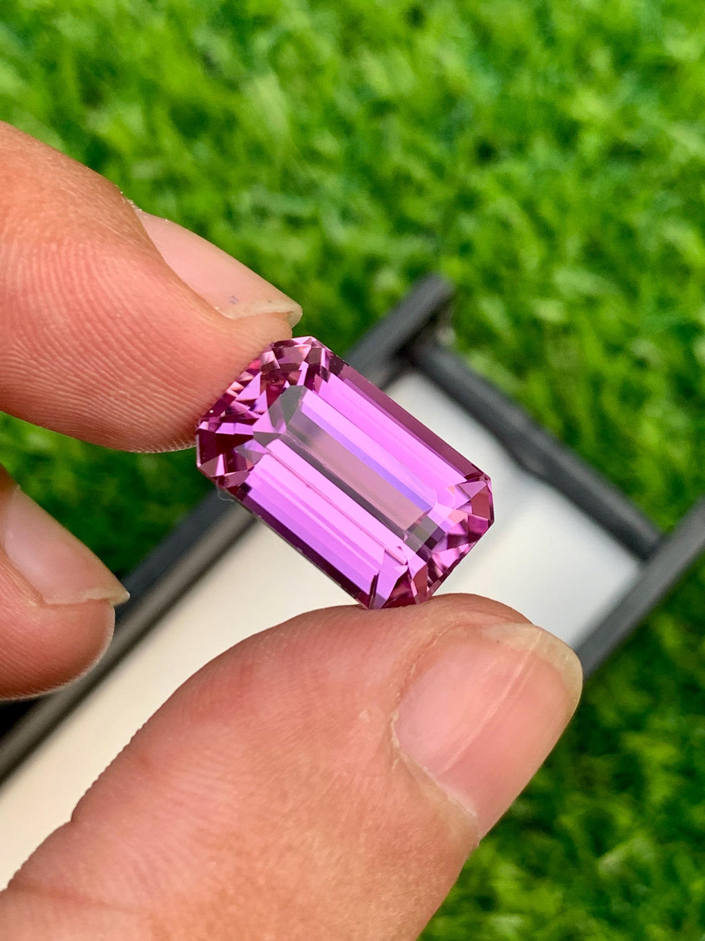 Deep Pink Kunzite Gemstone: 15 Carat Flawless Emerald Cut