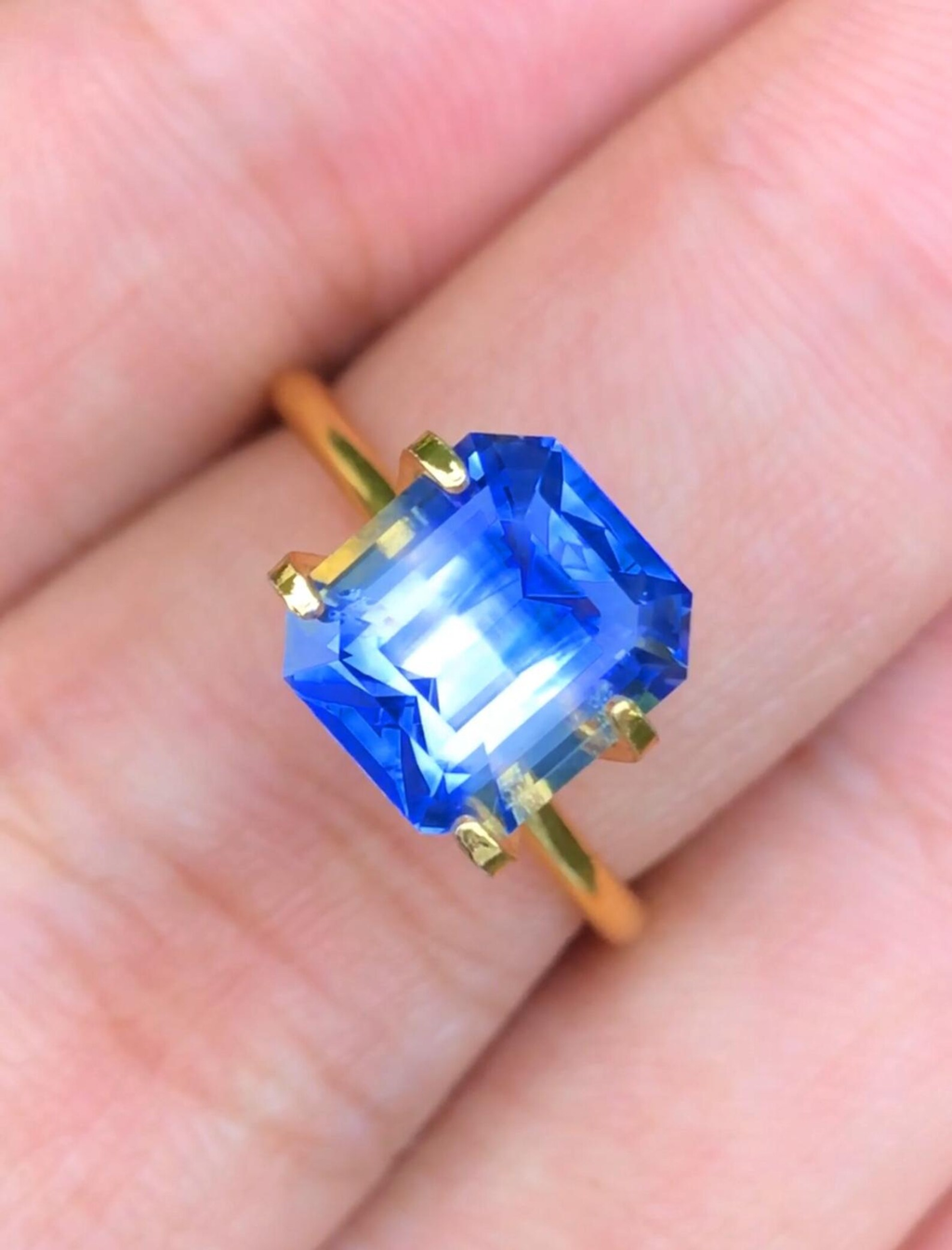 AIG Certified 4.16 ct Ceylon Bicolor Blue Sapphire – Octagon