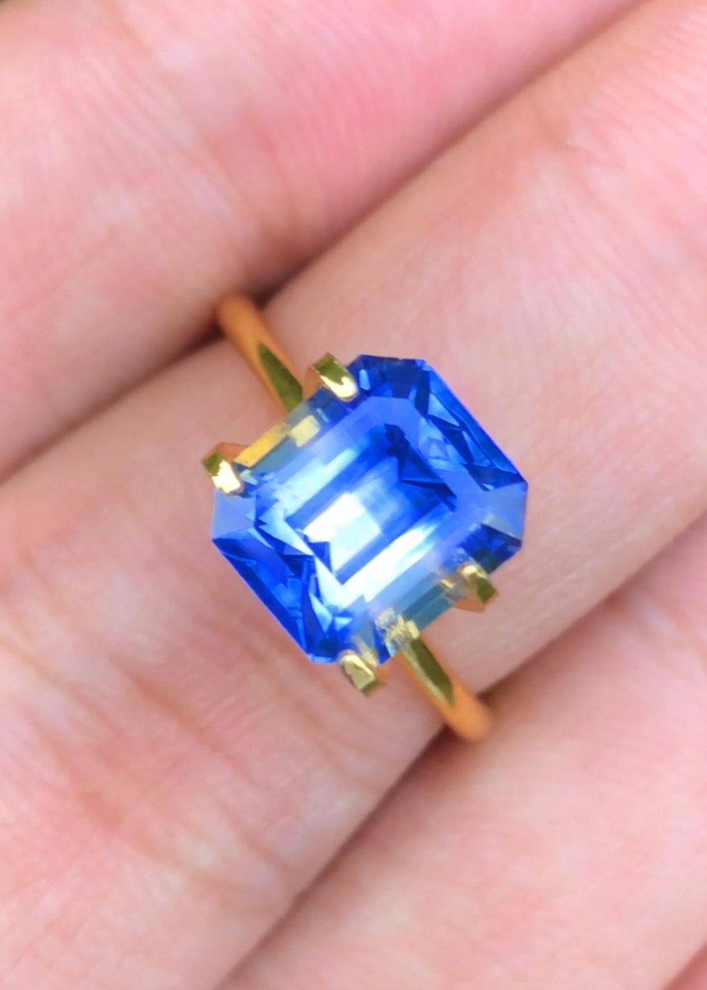AIG Certified 4.16 ct Ceylon Bicolor Blue Sapphire – Octagon